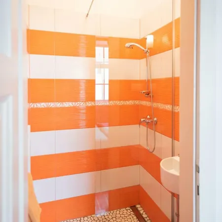 Fluxus Hostel *